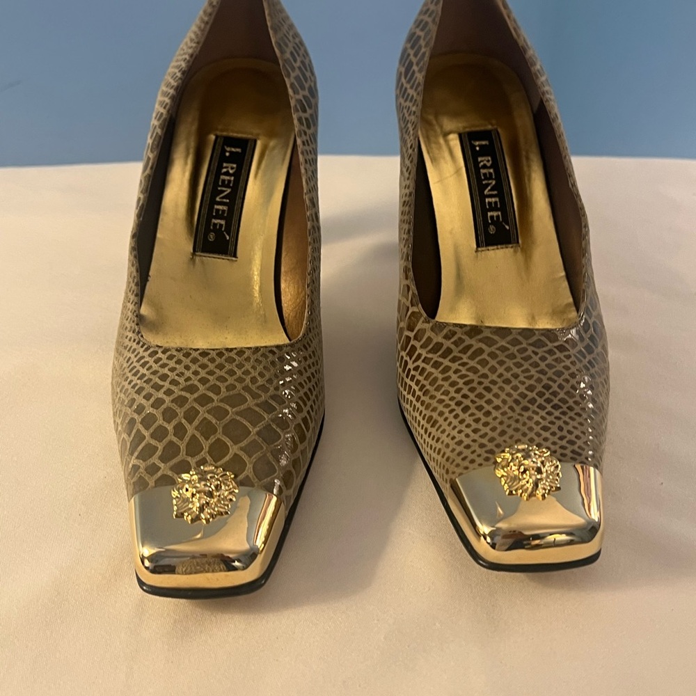 J. Renee (Lenox) Women's Gold Tipped Olive Pump Size 11